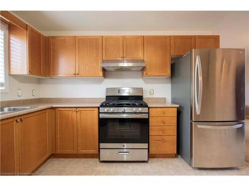 122 Braemar Avenue, Caledonia, ON - Indoor Photo Showing Kitchen