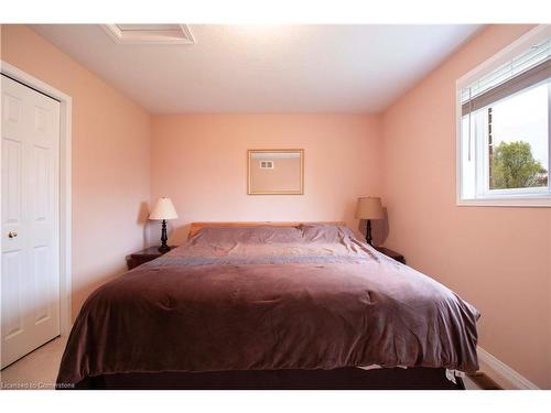 122 Braemar Avenue, Caledonia, ON - Indoor Photo Showing Bedroom