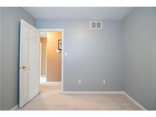 122 Braemar Avenue, Caledonia, ON - Indoor Photo Showing Other Room