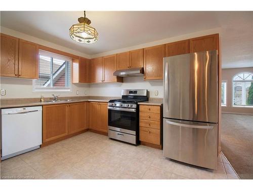 122 Braemar Avenue, Caledonia, ON - Indoor Photo Showing Kitchen