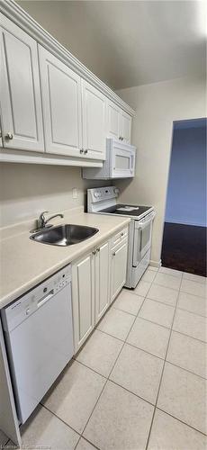 715-20 North Shore Boulevard W, Burlington, ON - Indoor Photo Showing Kitchen