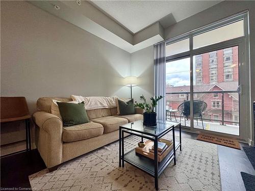 308-81 Robinson Street, Hamilton, ON - Indoor Photo Showing Living Room