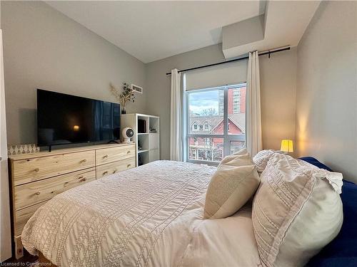 308-81 Robinson Street, Hamilton, ON - Indoor Photo Showing Bedroom