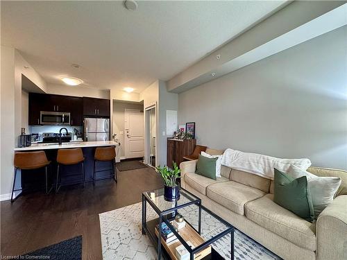 308-81 Robinson Street, Hamilton, ON - Indoor Photo Showing Living Room