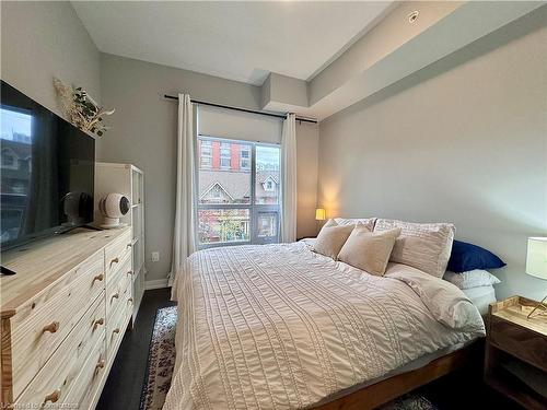 308-81 Robinson Street, Hamilton, ON - Indoor Photo Showing Bedroom