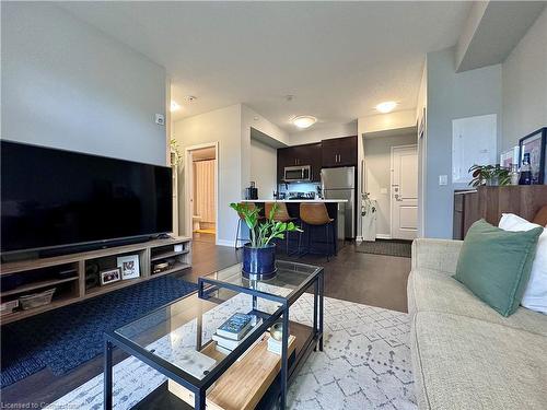 308-81 Robinson Street, Hamilton, ON - Indoor Photo Showing Living Room