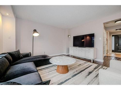 1268 Consort Crescent, Burlington, ON - Indoor Photo Showing Living Room