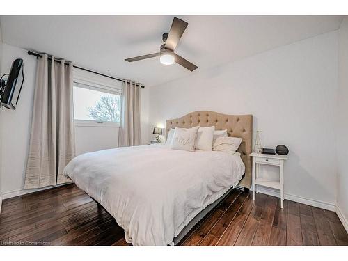 1268 Consort Crescent, Burlington, ON - Indoor Photo Showing Bedroom