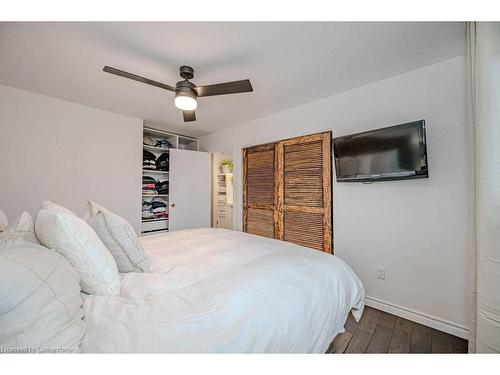 1268 Consort Crescent, Burlington, ON - Indoor Photo Showing Bedroom