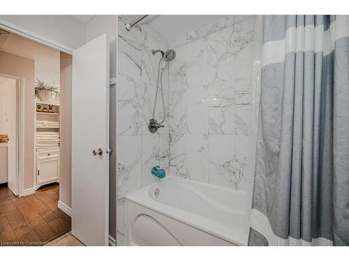 1268 Consort Crescent, Burlington, ON - Indoor Photo Showing Bathroom