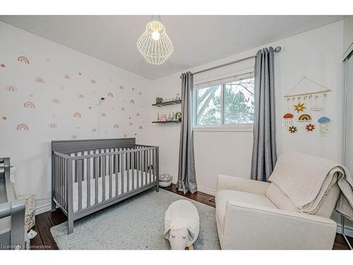 1268 Consort Crescent, Burlington, ON - Indoor Photo Showing Bedroom