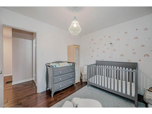 1268 Consort Crescent, Burlington, ON - Indoor Photo Showing Bedroom