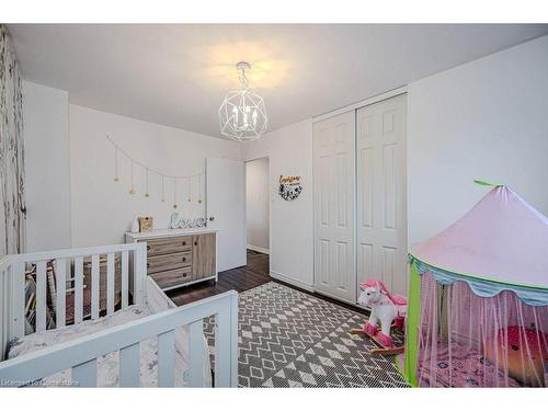 1268 Consort Crescent, Burlington, ON - Indoor Photo Showing Bedroom