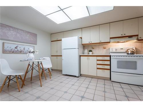 504-1201 North Shore Boulevard E, Burlington, ON - Indoor Photo Showing Kitchen