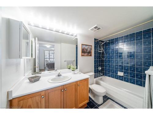 808-156 Enfield Place, Mississauga, ON - Indoor Photo Showing Bathroom