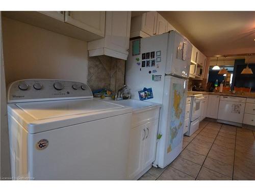 25 Chatham Street, Hamilton, ON - Indoor Photo Showing Laundry Room