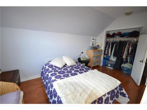 25 Chatham Street, Hamilton, ON - Indoor Photo Showing Bedroom