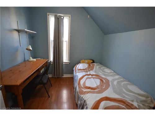 25 Chatham Street, Hamilton, ON - Indoor Photo Showing Bedroom