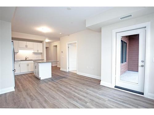 106-118 Summersides Boulevard, Fonthill, ON - Indoor Photo Showing Kitchen