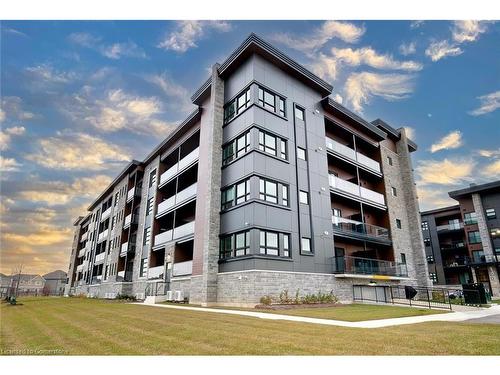 106-118 Summersides Boulevard, Fonthill, ON - Outdoor With Balcony With Facade