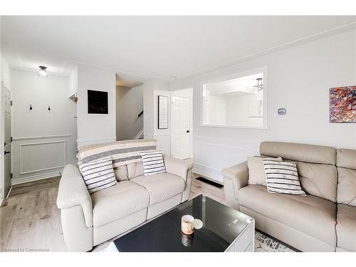 C-47 Metcalfe Crescent, Brantford, ON - Indoor Photo Showing Living Room