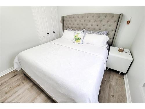 C-47 Metcalfe Crescent, Brantford, ON - Indoor Photo Showing Bedroom