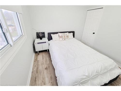 C-47 Metcalfe Crescent, Brantford, ON - Indoor Photo Showing Bedroom