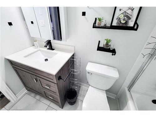 C-47 Metcalfe Crescent, Brantford, ON - Indoor Photo Showing Bathroom