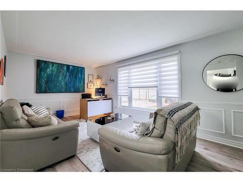 C-47 Metcalfe Crescent, Brantford, ON - Indoor Photo Showing Living Room