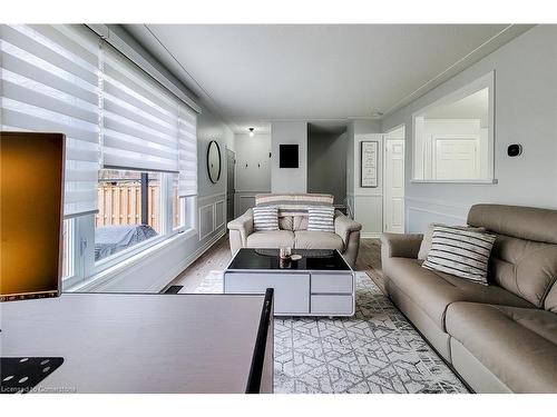 C-47 Metcalfe Crescent, Brantford, ON - Indoor Photo Showing Living Room