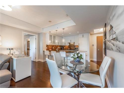 510-3500 Lakeshore Road W, Oakville, ON - Indoor Photo Showing Dining Room