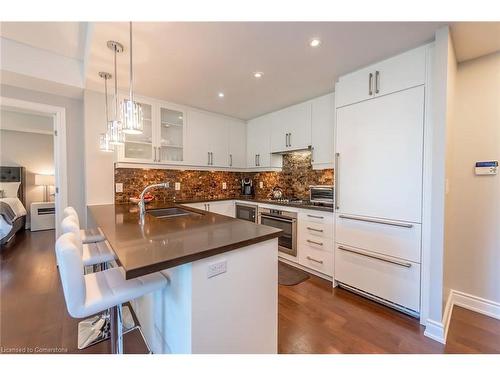 510-3500 Lakeshore Road W, Oakville, ON - Indoor Photo Showing Kitchen