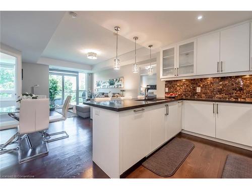 510-3500 Lakeshore Road W, Oakville, ON - Indoor Photo Showing Kitchen With Upgraded Kitchen