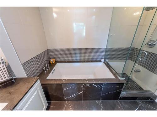 510-3500 Lakeshore Road W, Oakville, ON - Indoor Photo Showing Bathroom