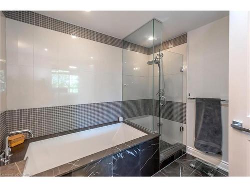 510-3500 Lakeshore Road W, Oakville, ON - Indoor Photo Showing Bathroom