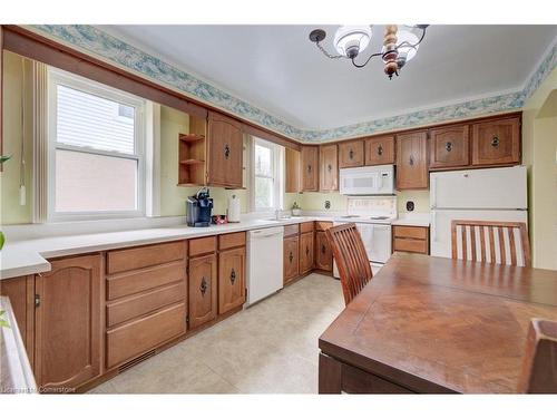 22 East 44Th Street, Hamilton, ON - Indoor Photo Showing Kitchen