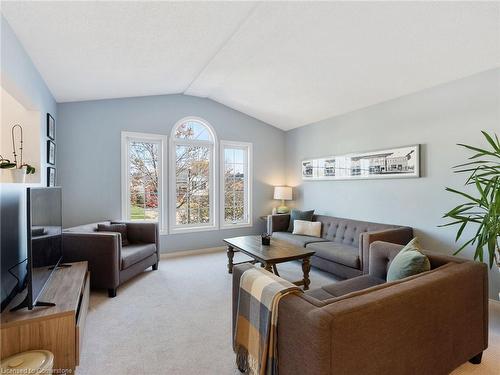 11 Stuart Street, Caledonia, ON - Indoor Photo Showing Living Room