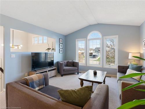 11 Stuart Street, Caledonia, ON - Indoor Photo Showing Living Room