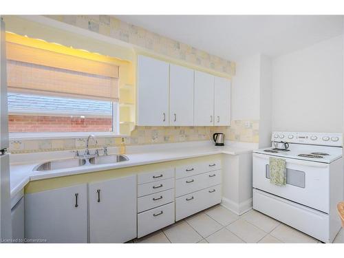 26 Reid Manor, Toronto, ON - Indoor Photo Showing Kitchen With Double Sink