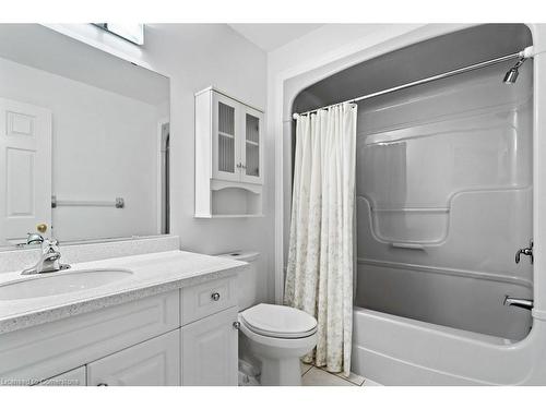 107 Dorchester Drive, Grimsby, ON - Indoor Photo Showing Bathroom