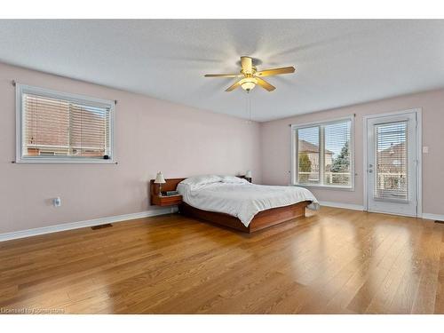 107 Dorchester Drive, Grimsby, ON - Indoor Photo Showing Bedroom