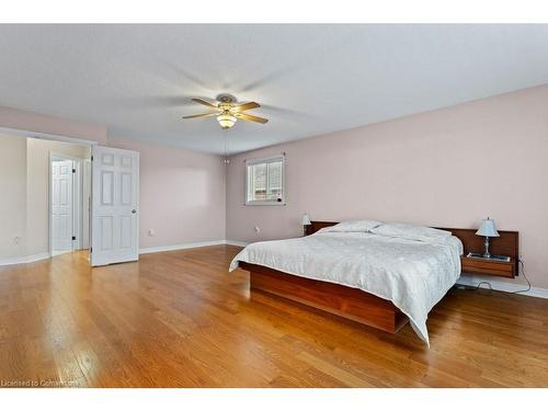 107 Dorchester Drive, Grimsby, ON - Indoor Photo Showing Bedroom