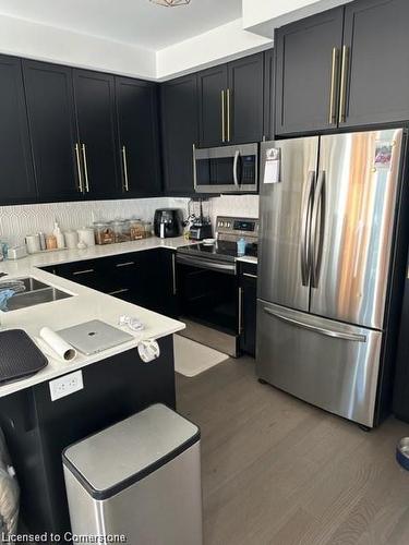 31 Ladd Avenue, Brantford, ON - Indoor Photo Showing Kitchen With Double Sink With Upgraded Kitchen