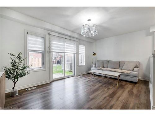 77-535 Margaret Street, Cambridge, ON - Indoor Photo Showing Living Room