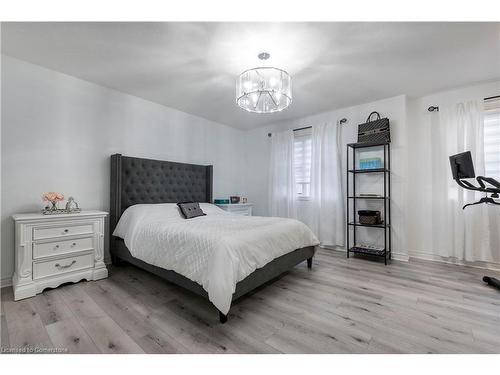 77-535 Margaret Street, Cambridge, ON - Indoor Photo Showing Bedroom