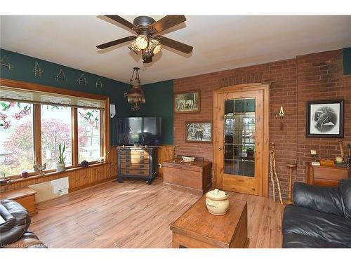 2920 Powerline Road West Road W, Ancaster, ON - Indoor Photo Showing Living Room