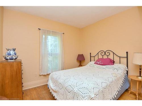 2920 Powerline Road West Road W, Ancaster, ON - Indoor Photo Showing Bedroom