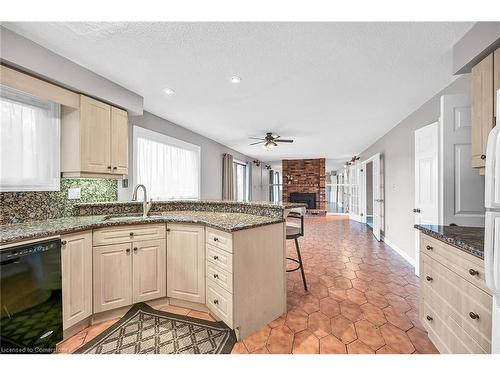 1281 Abbey Court, Burlington, ON - Indoor Photo Showing Kitchen