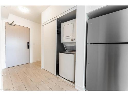 A518-3210 Dakota Common, Burlington, ON - Indoor Photo Showing Laundry Room