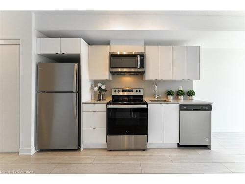 A518-3210 Dakota Common, Burlington, ON - Indoor Photo Showing Kitchen With Stainless Steel Kitchen